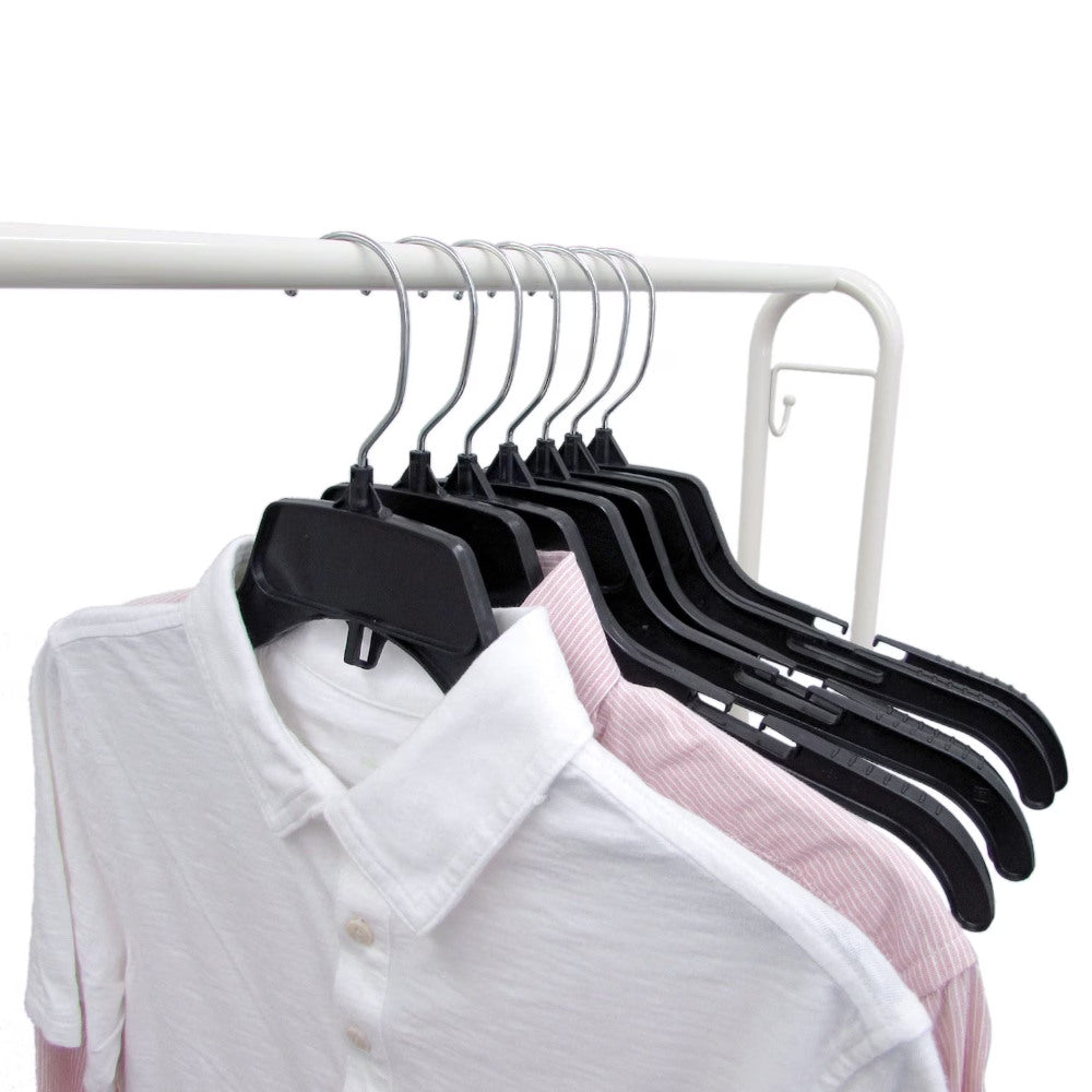 19 inch black plastic clothing hangers with notched shoulders for dresses and shirts